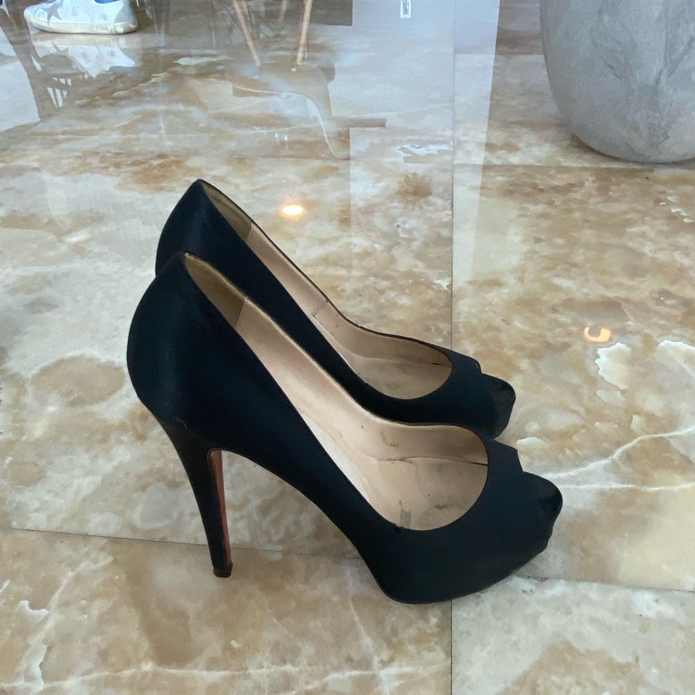 Original Louboutin Very Prive Black Satin Pumps